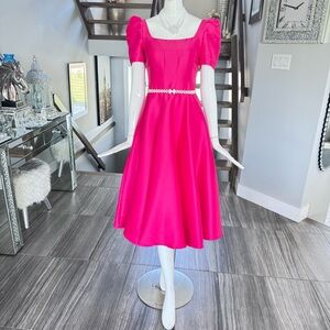 NWOT 🩷 Elegant Hot Pink Satin Cocktail Dress with Puff Sleeves🩷
